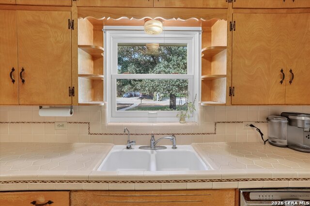 2611 Danbury St Property Photo 15