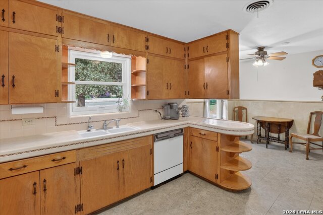 2611 Danbury St Property Photo 17