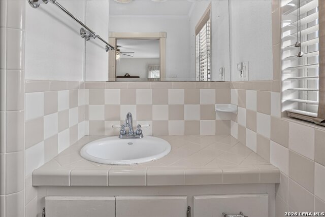 2611 Danbury St Property Photo 23