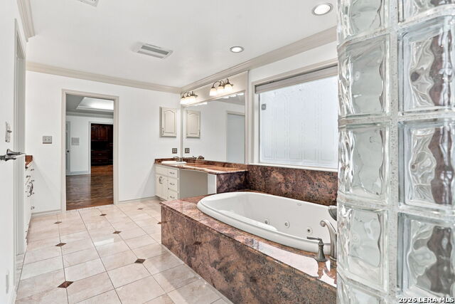5 Sandhurst Ln Property Photo 17
