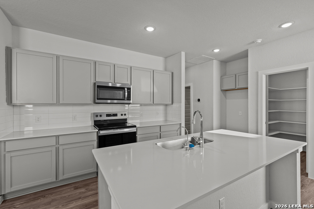 4426 Danforth St Property Photo 5