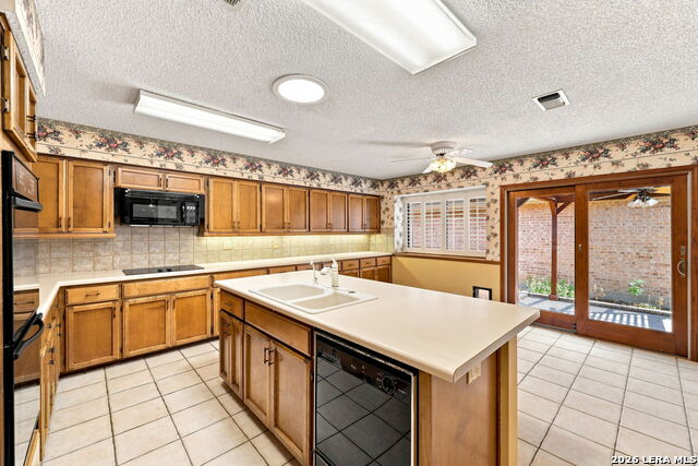 1800 Shadow Park St Property Photo 16