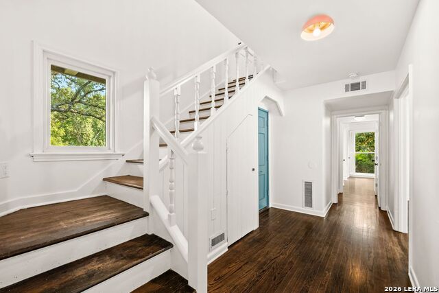 710 Wiltshire Property Photo 3