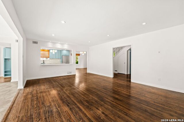 710 Wiltshire Property Photo 5