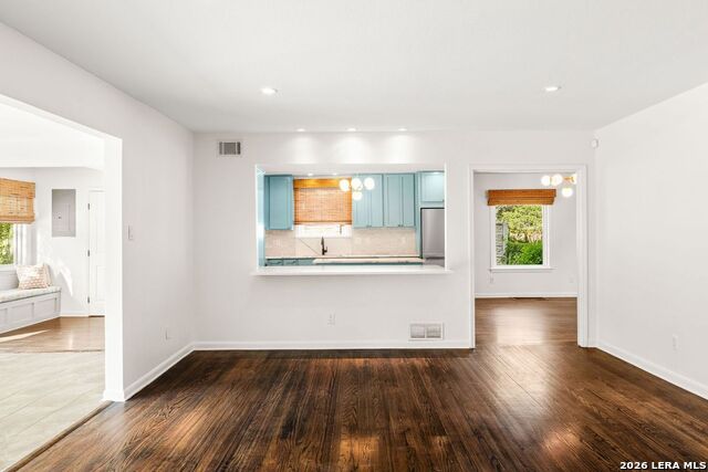 710 Wiltshire Property Photo 6