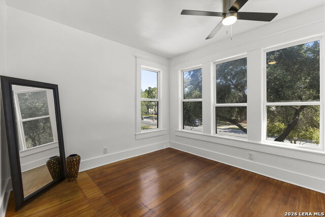 1127 W Woodlawn Ave Property Photo 28