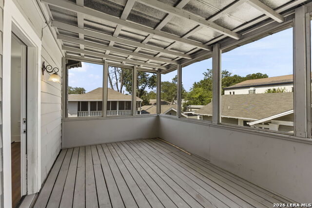 1127 W Woodlawn Ave Property Photo 32