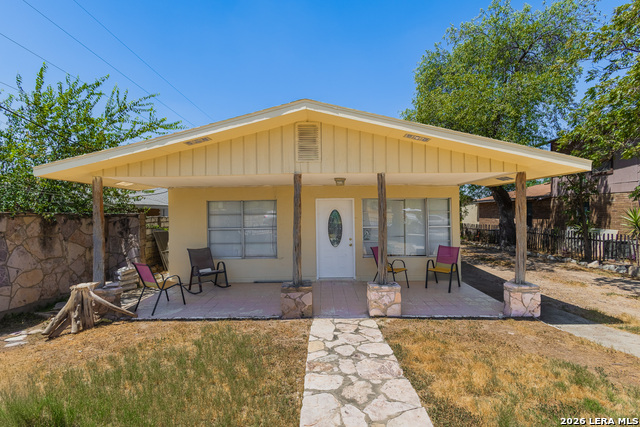 819 N Comal Property Photo 1