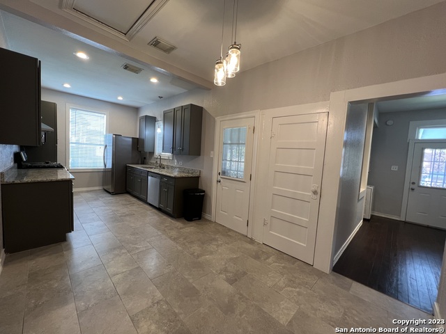 1011 Dawson St Property Photo 6
