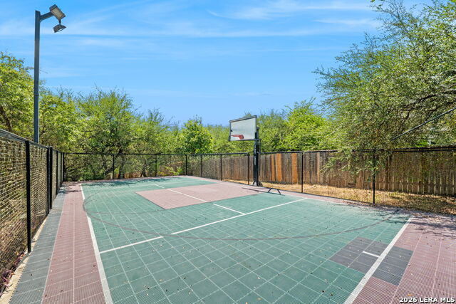 8255 Colonial Woods Property Photo 12