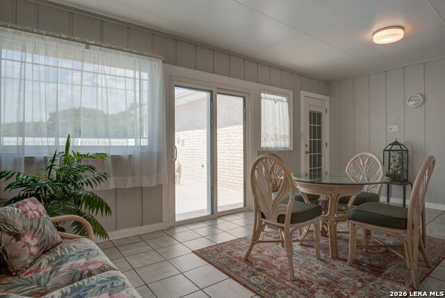 213 Fenwick Property Photo 23
