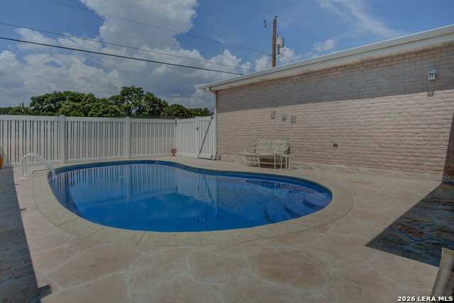 213 Fenwick Property Photo 34