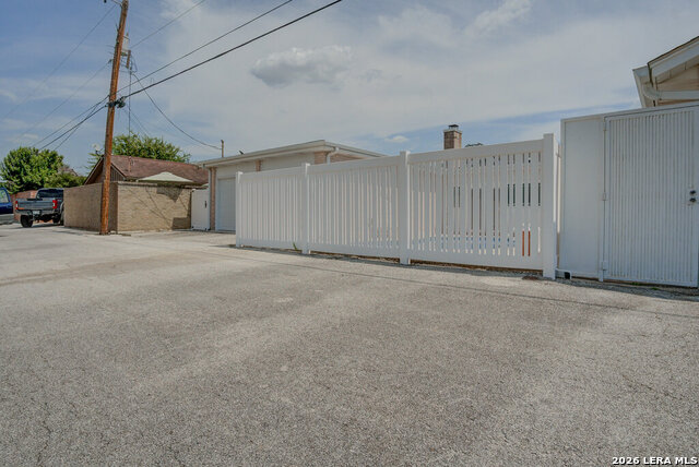 213 Fenwick Property Photo 36