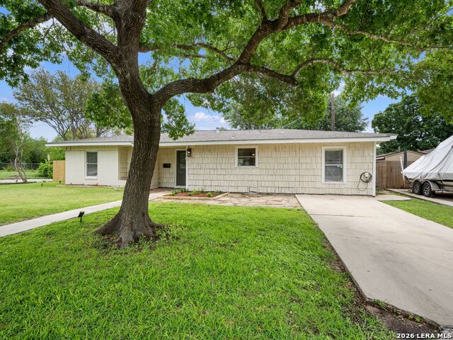 542 Brightwood Pl Property Photo 3