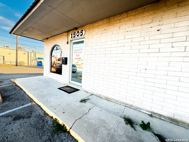 1501 N Saint Marys St Property Photo 16