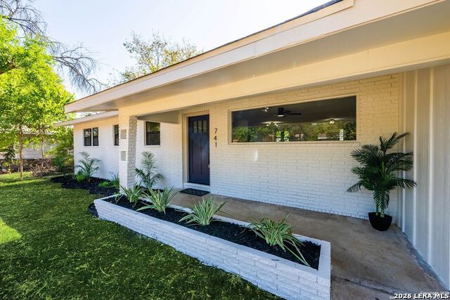 741 Perryman St Property Photo 2