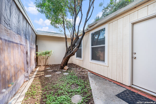 2012475 Property Photo 30