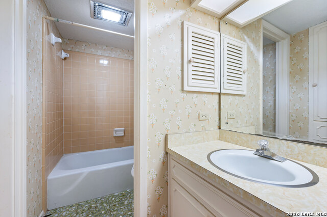 2012475 Property Photo 33