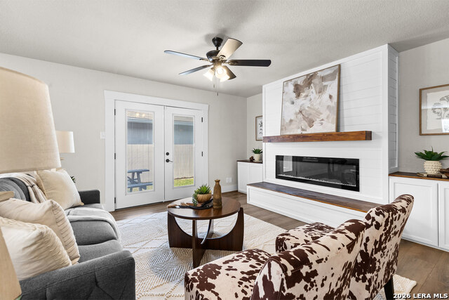 8219 Laurel Bend Property Photo 4