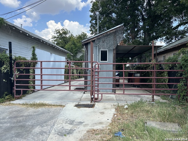 424 N Chupaderas Property Photo 1
