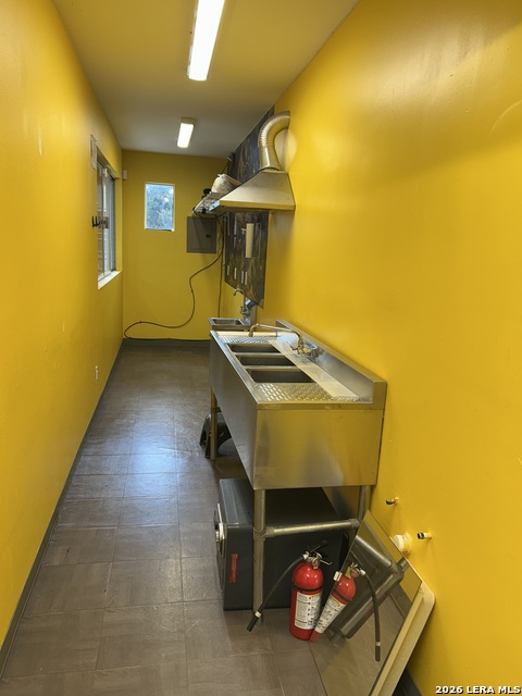424 N Chupaderas Property Photo 4