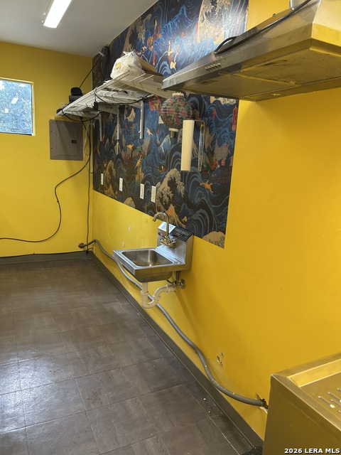 424 N Chupaderas Property Photo 5