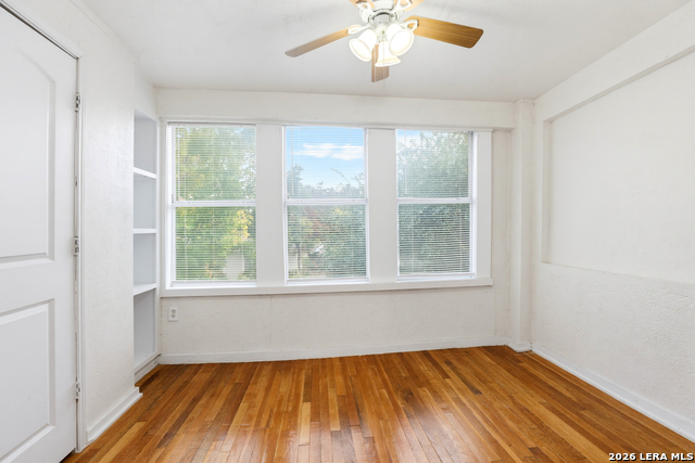 1025 W Craig Pl Property Photo 4