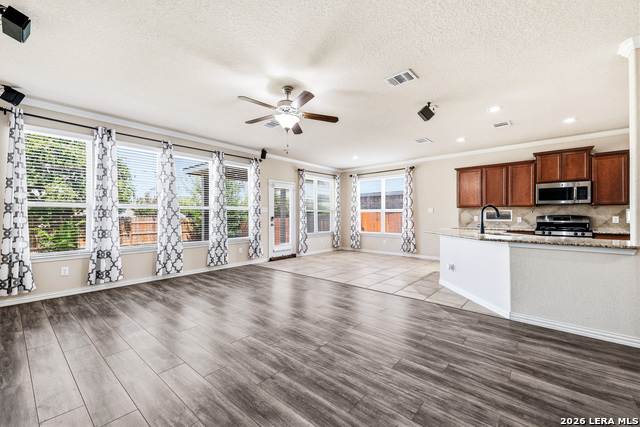 8610 Sierra Sky Property Photo 6