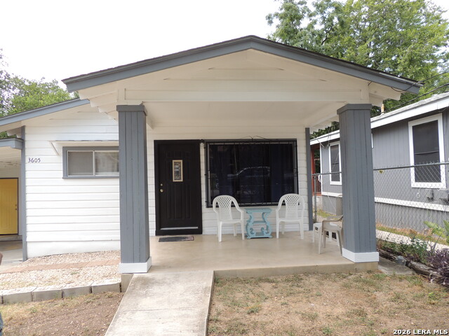 3605 S Olive St Property Photo 2