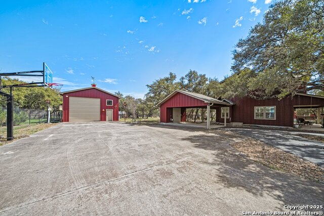 2365 Lakeshore Dr Property Photo 2