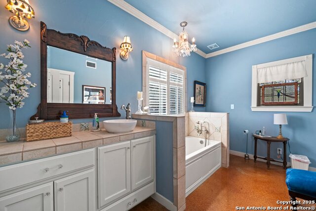 2365 Lakeshore Dr Property Photo 8