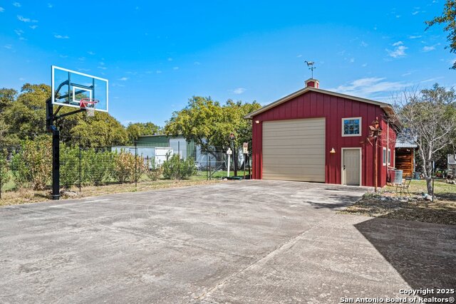 2365 Lakeshore Dr Property Photo 19