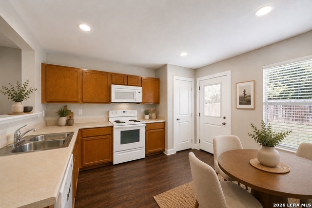 7915 Oak Pointe Property Photo 6