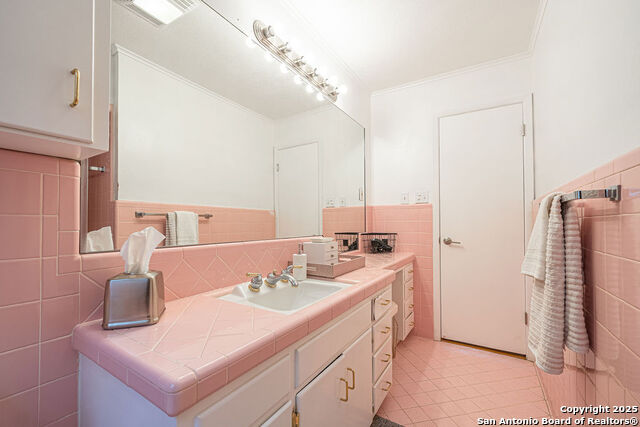 100 Kings Property Photo 30