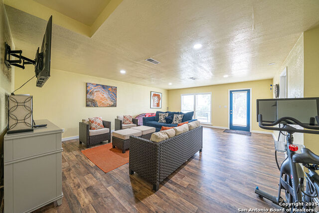 100 Kings Property Photo 32