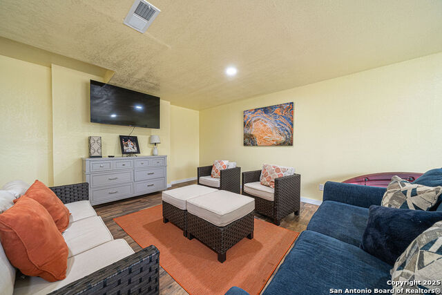 100 Kings Property Photo 33