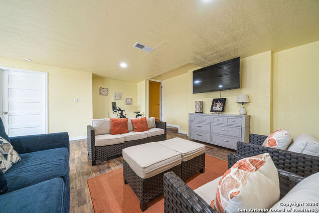 100 Kings Property Photo 35