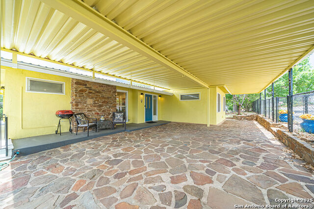100 Kings Property Photo 46