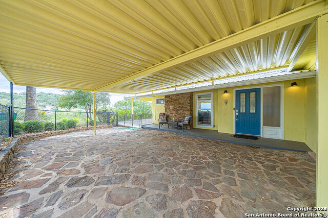 100 Kings Property Photo 47