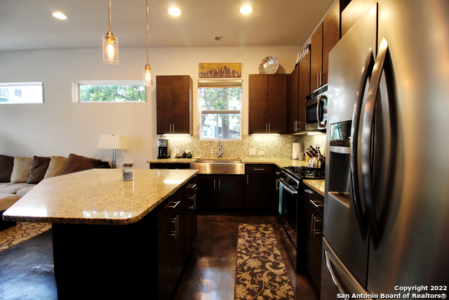 236 E Cevallos Property Photo 10