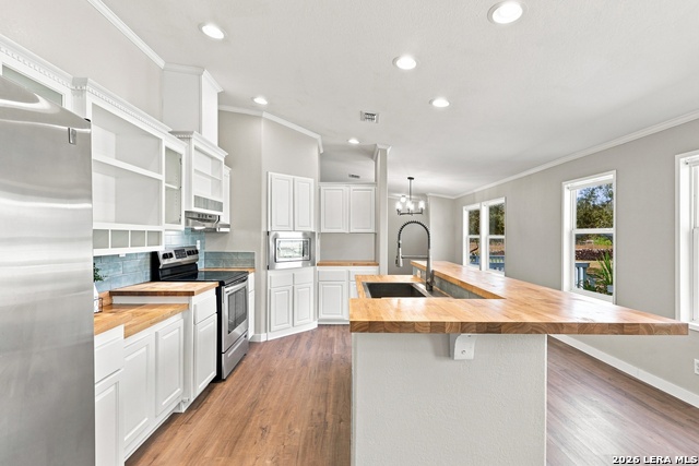 180 Sandy Oaks Property Photo 5