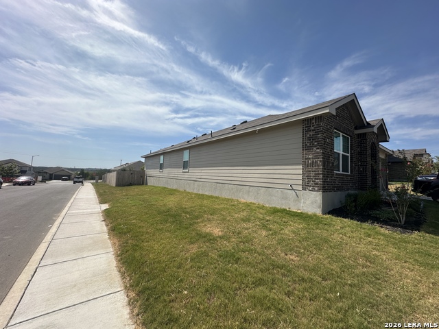 1739 Lavender Crk Property Photo 2