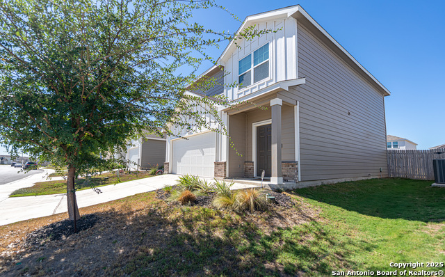 5639 Pearl Mdw Property Photo 2