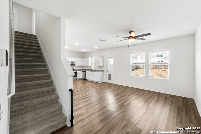 5639 Pearl Mdw Property Photo 3