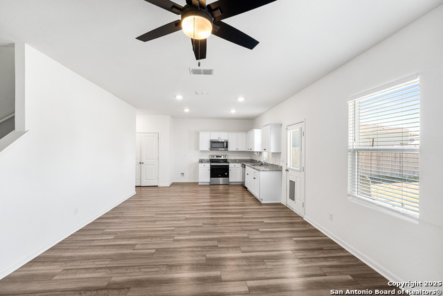 5639 Pearl Mdw Property Photo 5