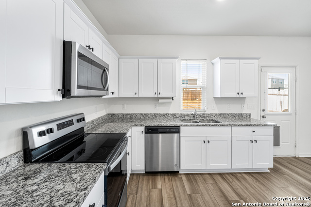 5639 Pearl Mdw Property Photo 7