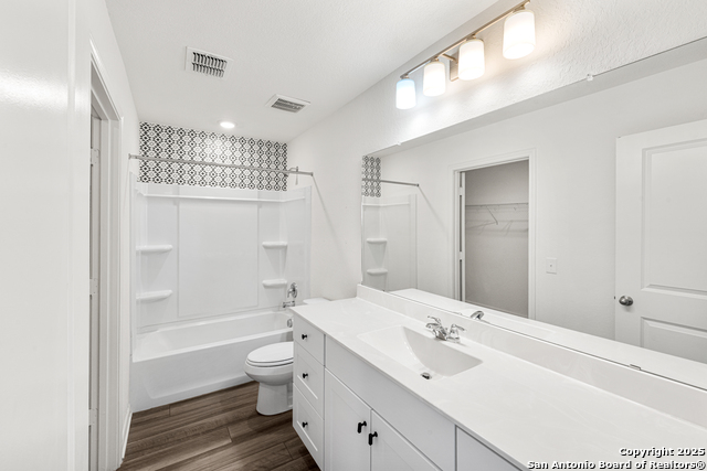 5639 Pearl Mdw Property Photo 13