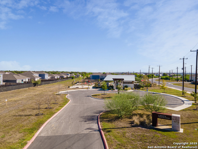 5639 Pearl Mdw Property Photo 27