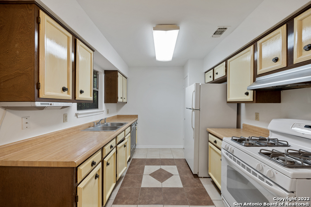 9438 Valley Dale St Property Photo 12