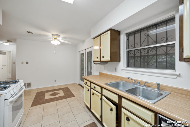 9438 Valley Dale St Property Photo 13